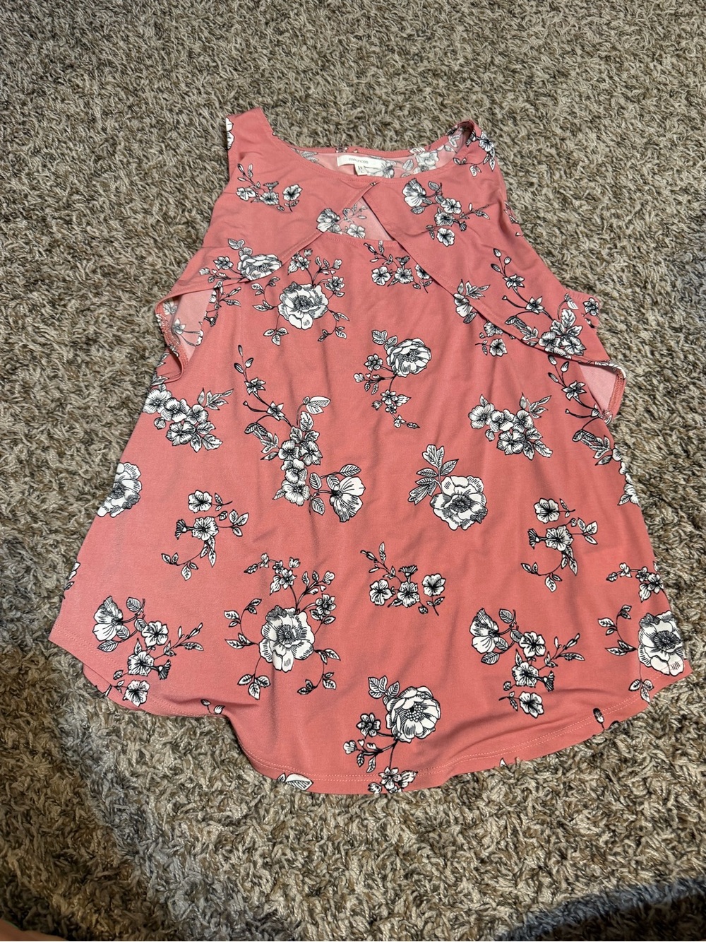 Women’s Maurice’s coral floral tank top. Size large